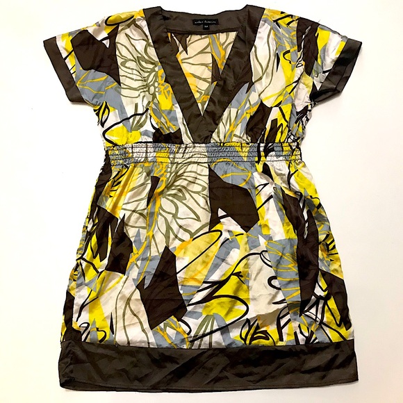 VNeck dress - Picture 2 of 6